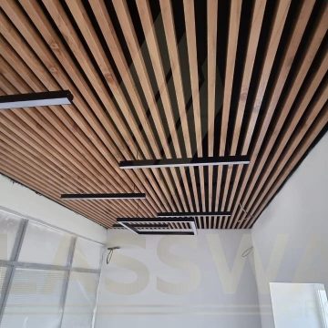 Потолок из кубообразной рейки 50х40мм шаг 50мм