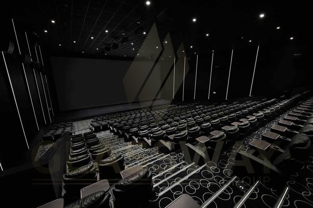 Подвесной потолок в кинотеатре