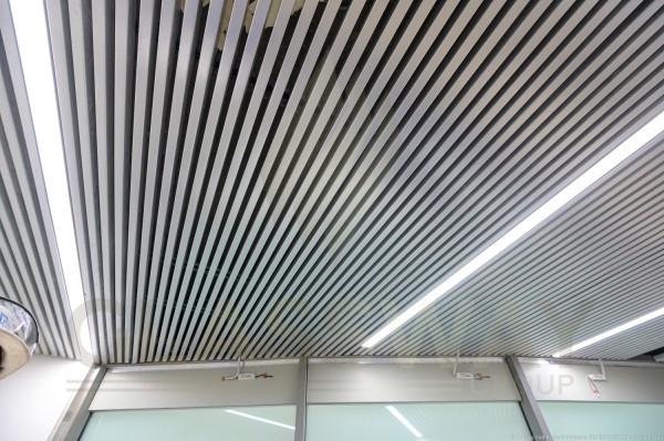 Реечный потолок Бард МультиКуб Zn, 0.5, 40х100 Бело-алюминиевый RAL 9006